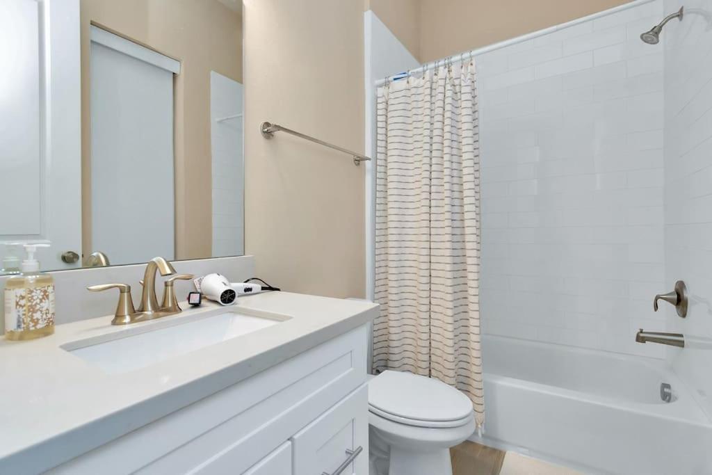 Luxurious Houston Galleria Living Villa Exterior photo